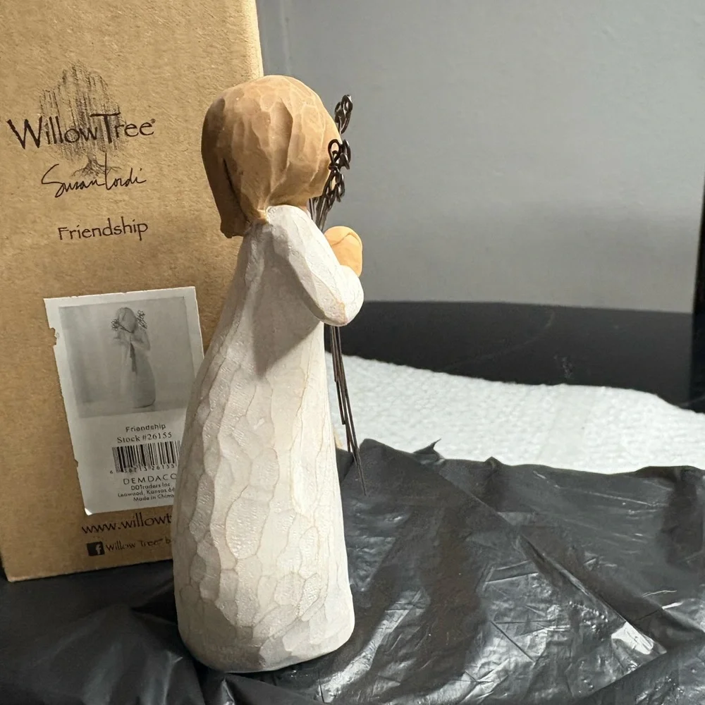 Willow Tree Friendship Figurine - Picture 4 of 6